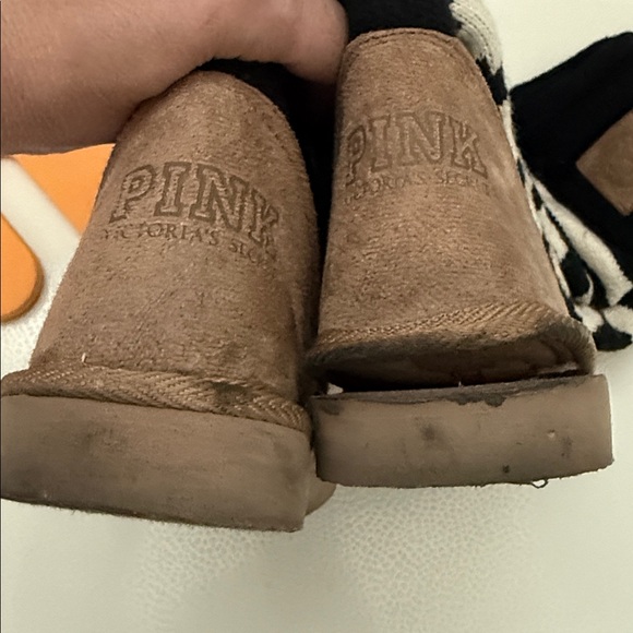 PINK Victoria's Secret Tan Slippers - Picture 4 of 5